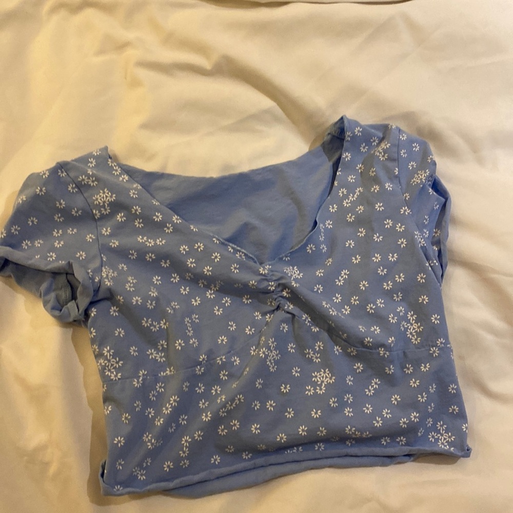 Blue crop top with V-neck little white flowers